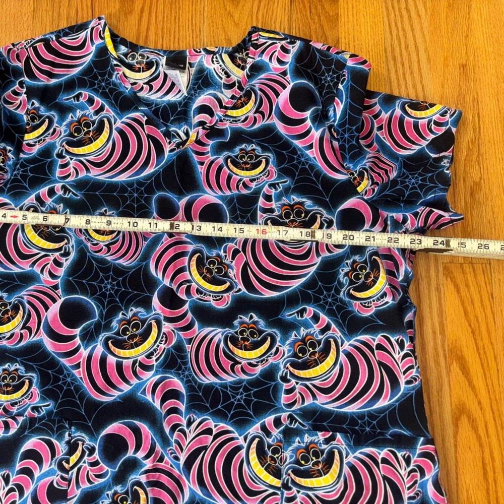 Disney Alice in Wonderland CHESHIRE CAT Halloween 2-Pocket Scrub Top Women XL